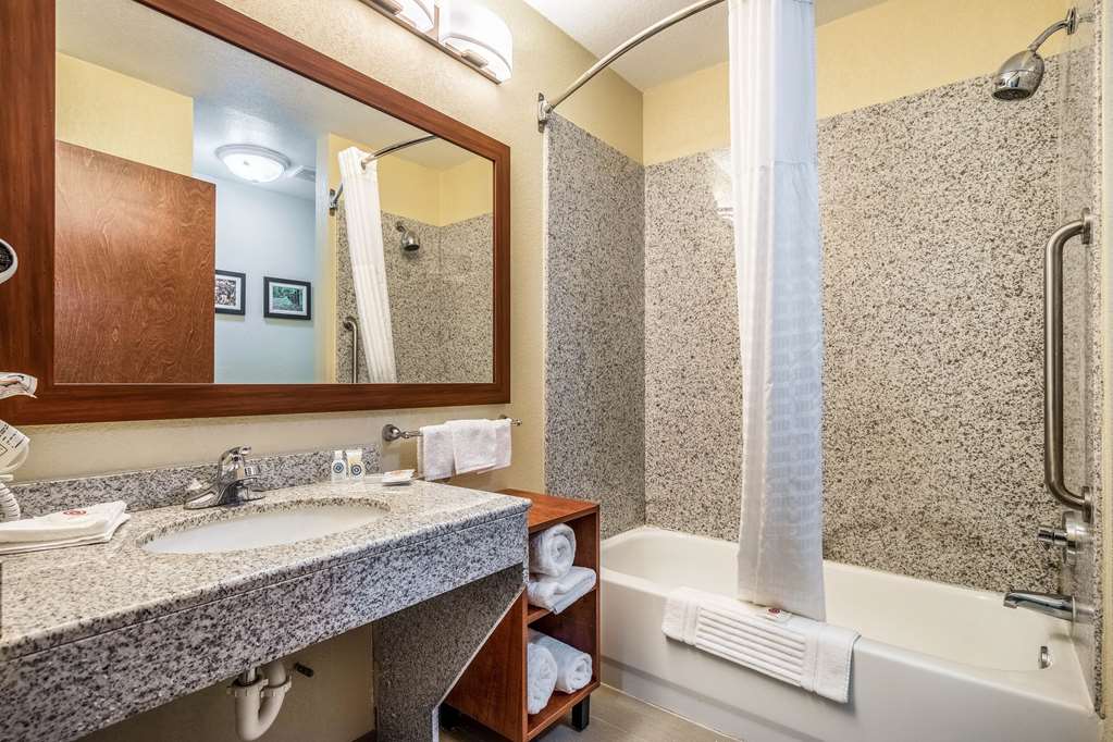 comfort suites near texas state university
