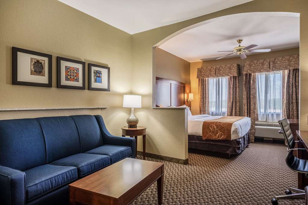 comfort suites near texas state university