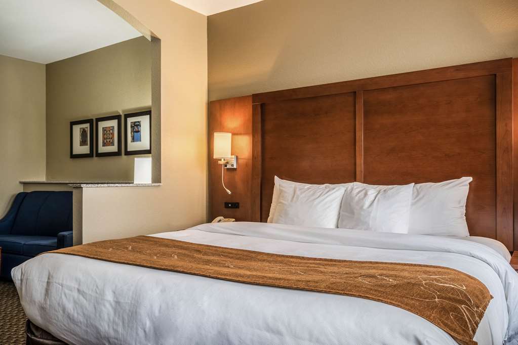 comfort suites near texas state university