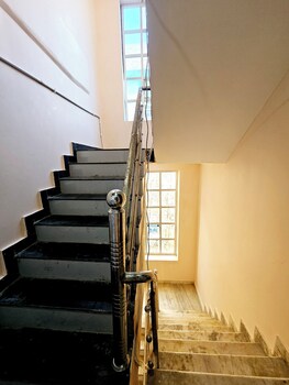 Divy Dhaam Near Prem Mandir,,3 star