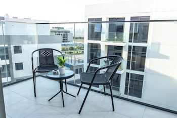 bloomfields modern 2br azizi gardens
