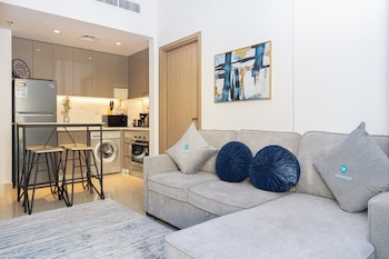 Bloomfields Modern 2Br Azizi Gardens,,4 star