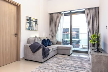 Bloomfields Modern 2Br Azizi Gardens,,4 star