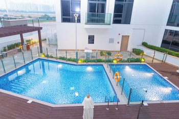 bloomfields modern 2br azizi gardens
