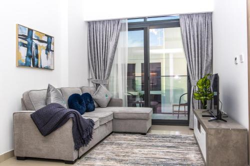 bloomfields modern 2br azizi gardens