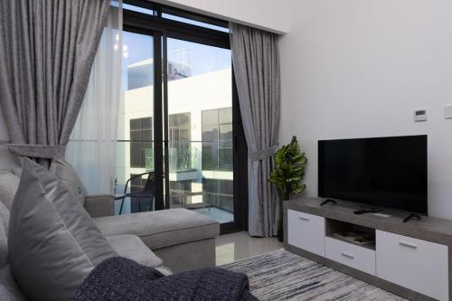 bloomfields modern 2br azizi gardens