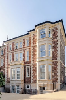 Your Apartment - Pembroke House,,4 star