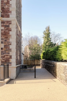 Your Apartment - Pembroke House,,4 star