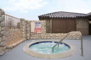 Triplodge Of Santa Clarita,Los Angeles>>Canyon Country,3 star