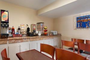 Triplodge Of Santa Clarita,Los Angeles>>Canyon Country,3 star