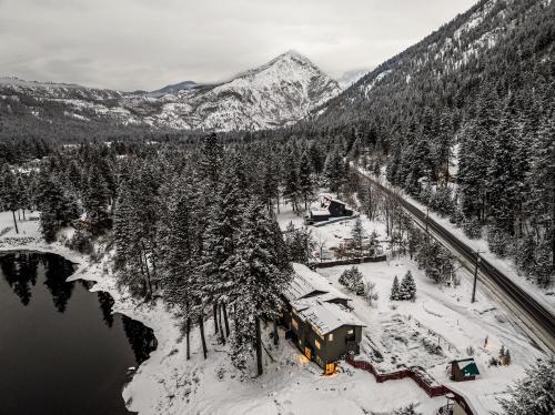 all seasons river inn