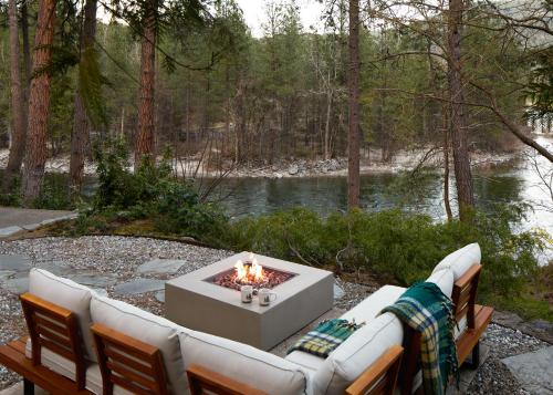 all seasons river inn
