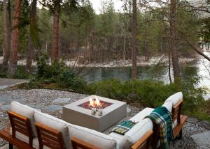 all seasons river inn