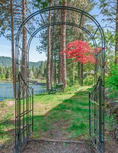 all seasons river inn