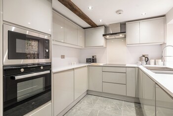 Eilmers Cottage Lovely 4Bd In Malmesbury,,2 star