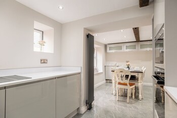 Eilmers Cottage Lovely 4Bd In Malmesbury,,2 star