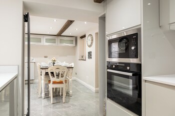 Eilmers Cottage Lovely 4Bd In Malmesbury,,2 star