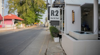 r2 bed and pool kanchanaburi