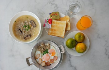 r2 bed and pool kanchanaburi