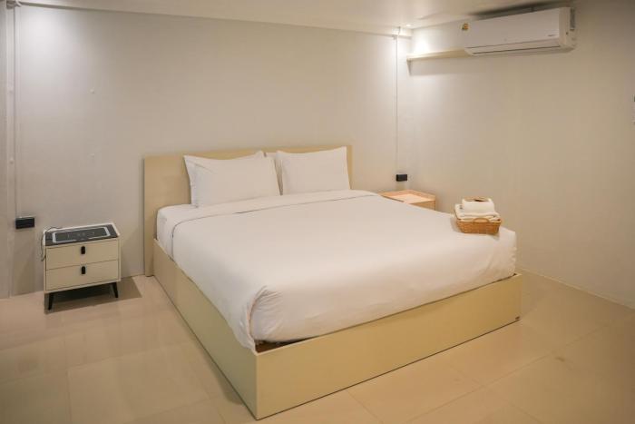 r2 bed and pool kanchanaburi
