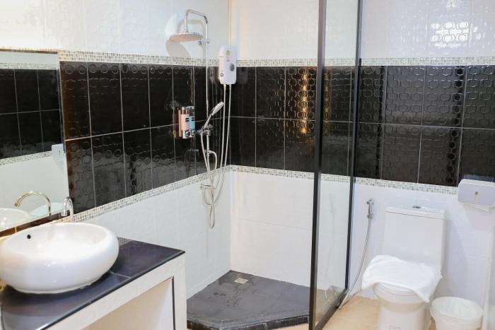 r2 bed and pool kanchanaburi