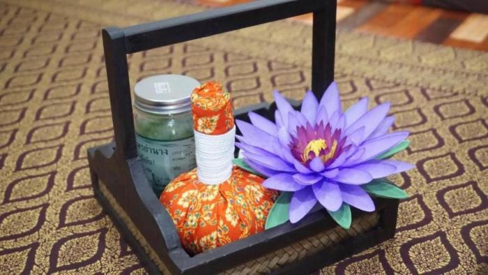 r2 bed and pool kanchanaburi