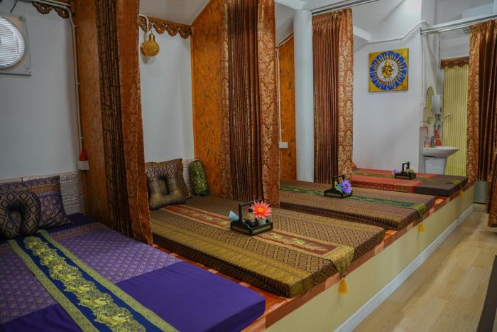 r2 bed and pool kanchanaburi