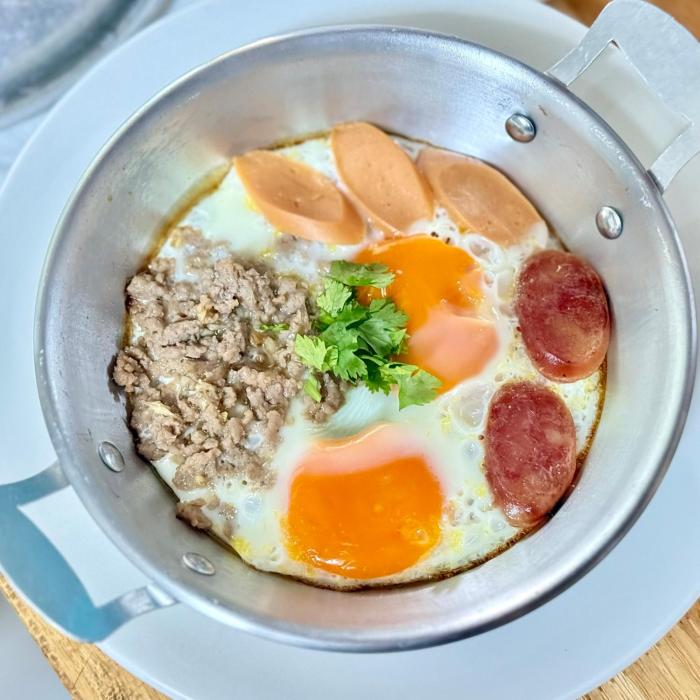 r2 bed and pool kanchanaburi