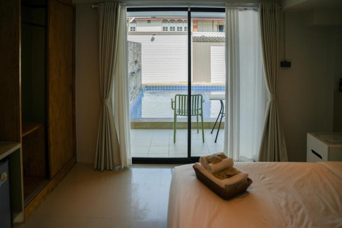 r2 bed and pool kanchanaburi