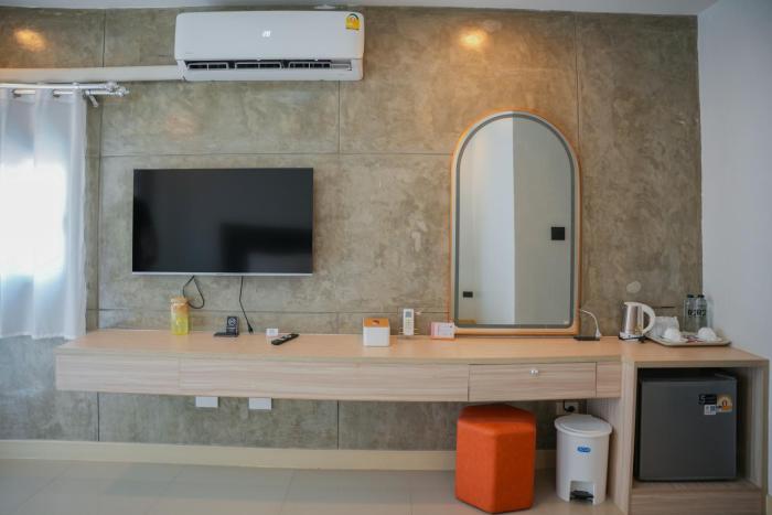 r2 bed and pool kanchanaburi