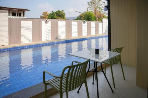 r2 bed and pool kanchanaburi