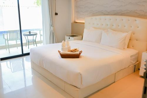 r2 bed and pool kanchanaburi