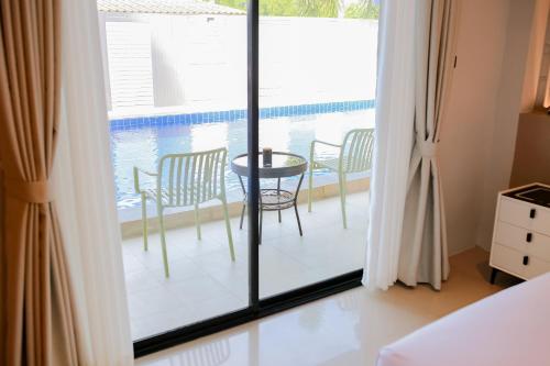 r2 bed and pool kanchanaburi