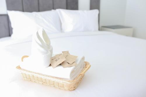 r2 bed and pool kanchanaburi