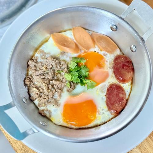 r2 bed and pool kanchanaburi