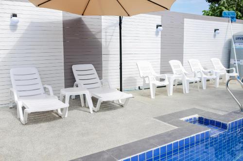 r2 bed and pool kanchanaburi