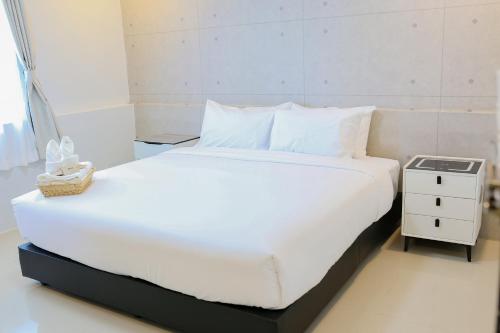 r2 bed and pool kanchanaburi