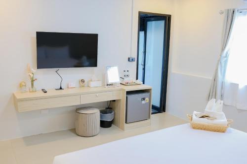 r2 bed and pool kanchanaburi
