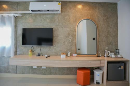 r2 bed and pool kanchanaburi