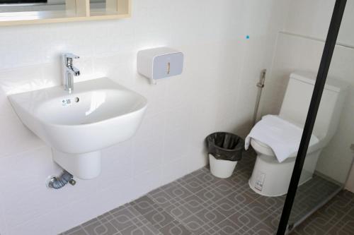 r2 bed and pool kanchanaburi