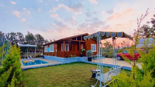 Little Swiss By The Lake,,2 star