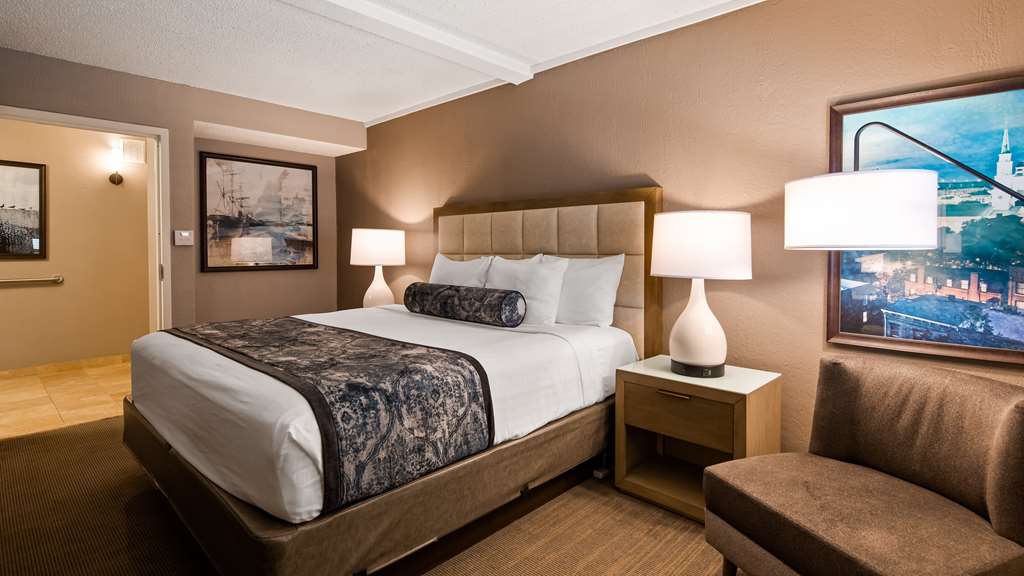 best western savannah historic district