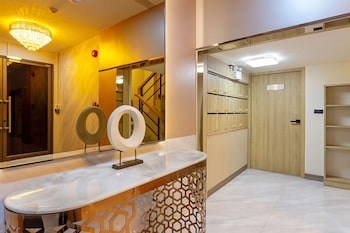 aquila hotel bangkok