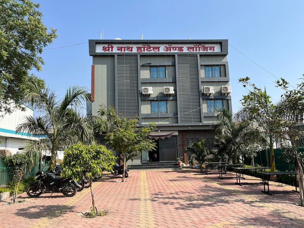 shri nath hotel and lodging
