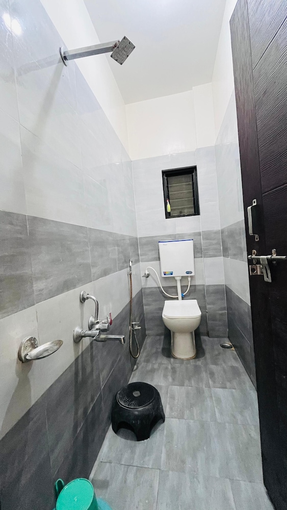 shri nath hotel and lodging