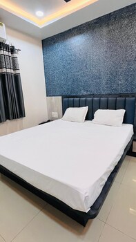 shri nath hotel and lodging