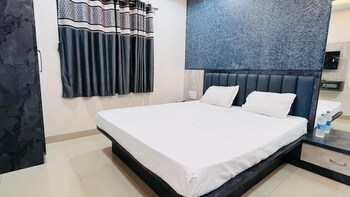 shri nath hotel and lodging