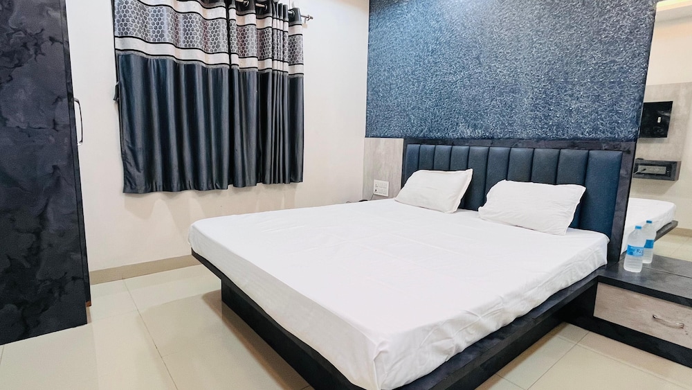 shri nath hotel and lodging