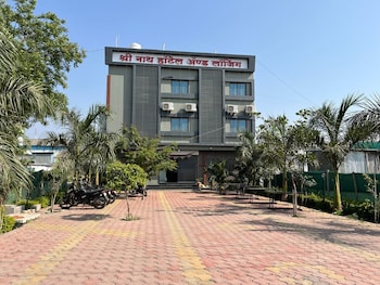 Shri Nath Hotel And Lodging,,3 star