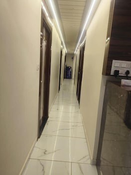 Hotel Shyam Inn,,3 star